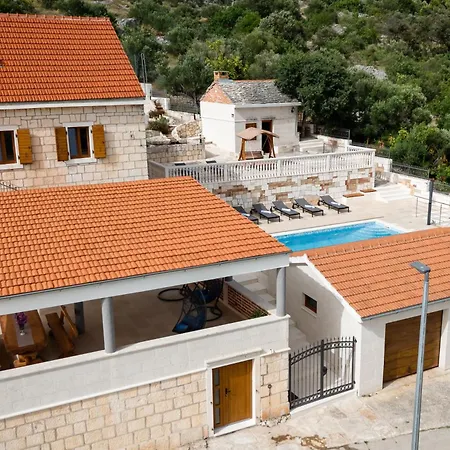 Villa Didova Kuca, With Private Pool Near Rogoznica,sleeps 9