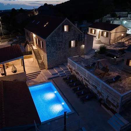 Villa Didova Kuca, With Private Pool Near Rogoznica,sleeps 9
