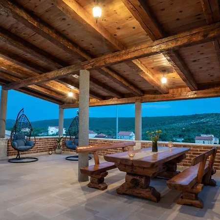 Didova Kuca, Kamena Sa Bazenom U Blizini Rogoznice Villa *