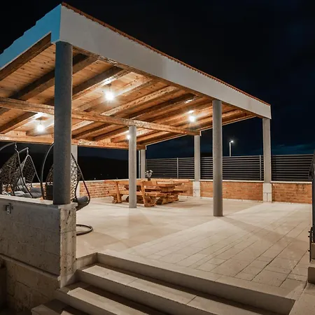 Villa Didova Kuca, Holiday Home With Private Pool Near Rogoznica,Sleeps 9 *