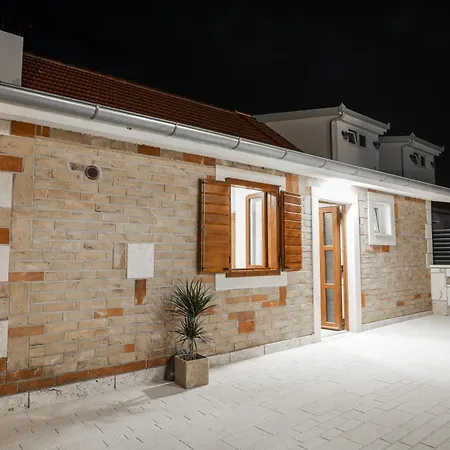 Didova Kuca, Holiday Home With Private Pool Near Rogoznica,Sleeps 9 Villa