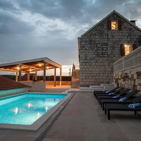 Didova Kuca, Holiday Home With Private Pool Near Rogoznica,Sleeps 9