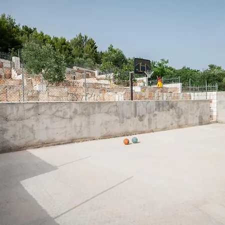 Villa Didova Kuca, Holiday Home With Private Pool Near Rogoznica,Sleeps 9