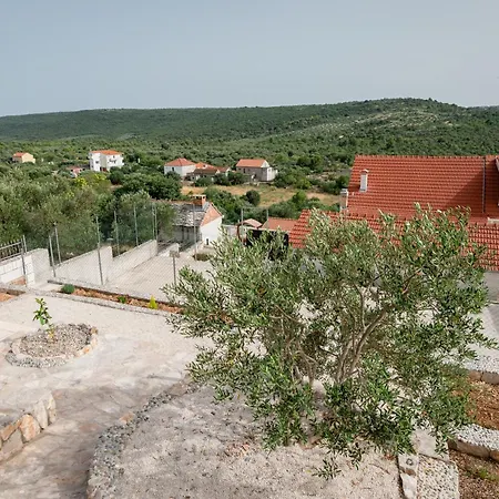 Didova Kuca, With Private Pool Near Rogoznica,sleeps 9 빌라