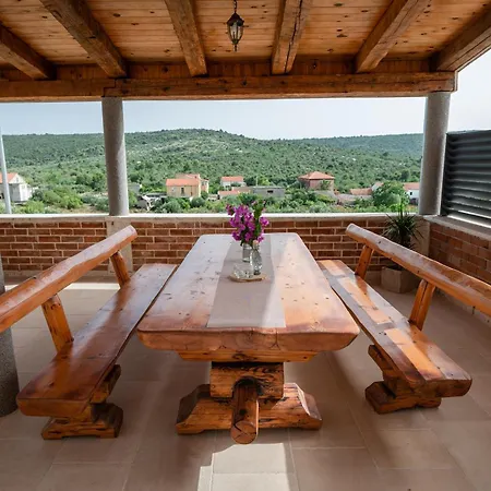 Villa Didova Kuca, With Private Pool Near Rogoznica,sleeps 9 *