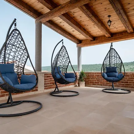 Villa Didova Kuca, With Private Pool Near Rogoznica,sleeps 9 *