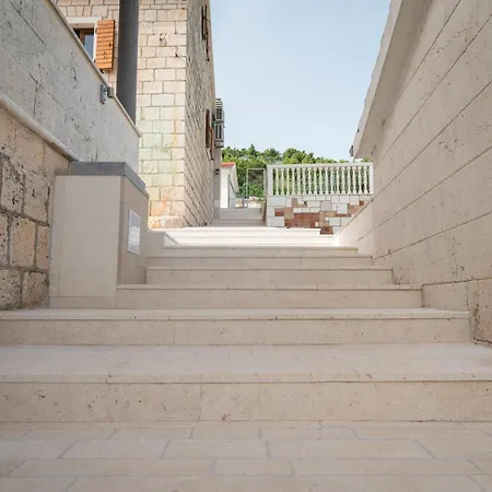 Villa Didova Kuca, Kamena Sa Bazenom U Blizini Rogoznice