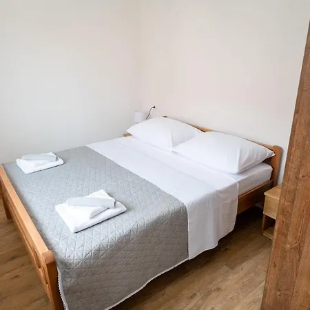 Villa Didova Kuca, Kamena Sa Bazenom U Blizini Rogoznice *