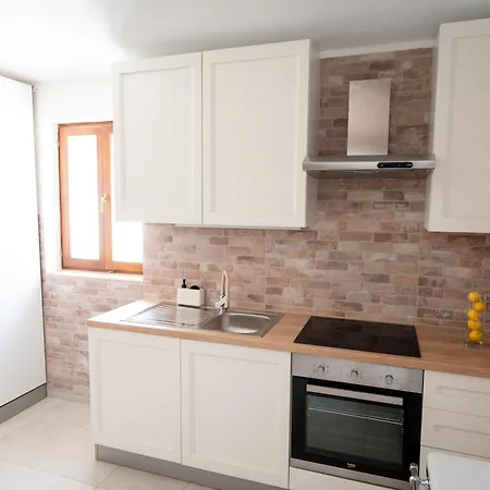 Didova Kuca, Holiday Home With Private Pool Near Rogoznica,Sleeps 9 Villa