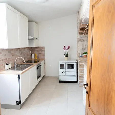 Didova Kuca, Holiday Home With Private Pool Near Rogoznica,Sleeps 9