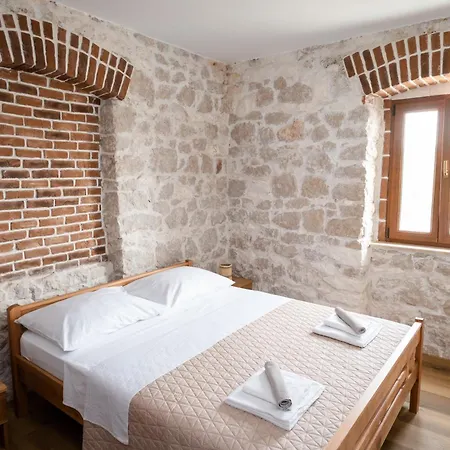 Didova Kuca, Holiday Home With Private Pool Near Rogoznica,Sleeps 9 Villa *