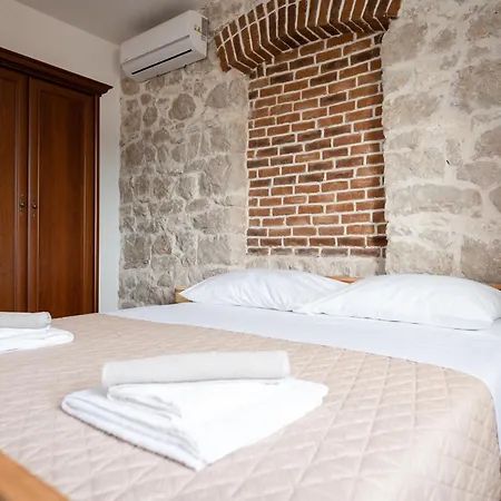 Villa Didova Kuca, With Private Pool Near Rogoznica,sleeps 9 Podorljak