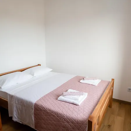 Didova Kuca, Holiday Home With Private Pool Near Rogoznica,Sleeps 9 Podorljak