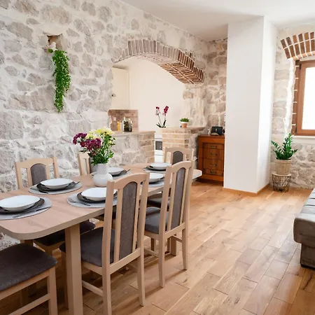 Didova Kuca, Holiday Home With Private Pool Near Rogoznica,Sleeps 9 Villa *