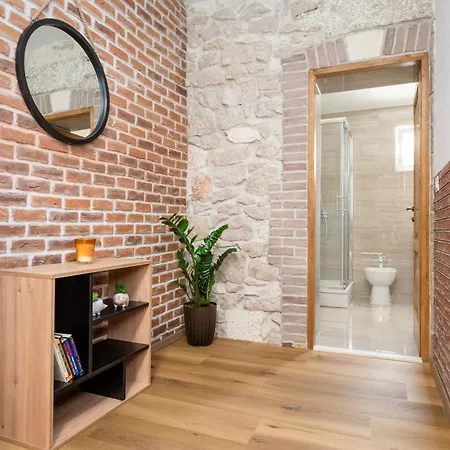 Didova Kuca, Holiday Home With Private Pool Near Rogoznica,Sleeps 9 Podorljak