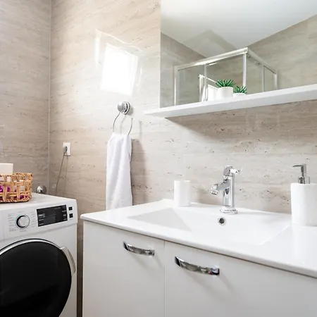 Villa Didova Kuca, Holiday Home With Private Pool Near Rogoznica,Sleeps 9 *