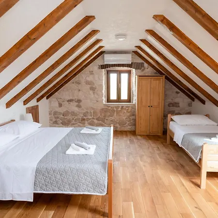 Didova Kuca, Holiday Home With Private Pool Near Rogoznica,Sleeps 9