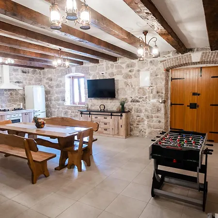 Didova Kuca, Holiday Home With Private Pool Near Rogoznica,Sleeps 9