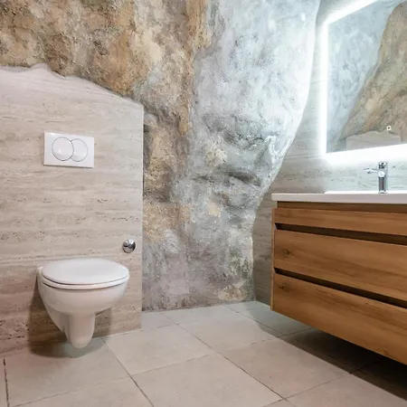 Didova Kuca, Holiday Home With Private Pool Near Rogoznica,Sleeps 9 *