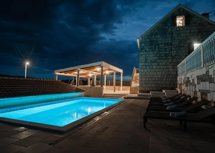 Didova Kuca, With Private Pool Near Rogoznica,sleeps 9 Podorljak