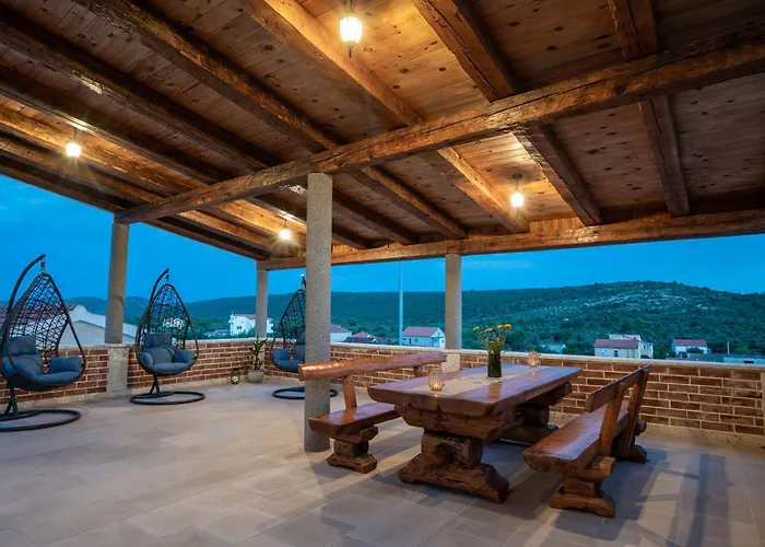 Didova Kuca, With Private Pool Near Rogoznica,sleeps 9 别墅 *