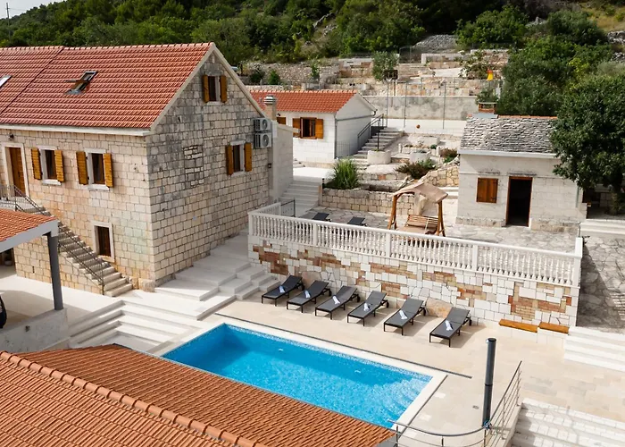 Didova Kuca, With Private Pool Near Rogoznica,sleeps 9 Podorljak