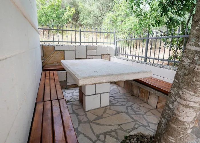 Didova Kuca, With Private Pool Near Rogoznica,sleeps 9 * Podorljak