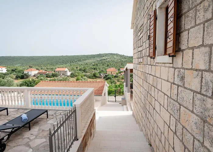 别墅 Didova Kuca, With Private Pool Near Rogoznica,sleeps 9 *
