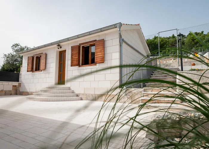 Didova Kuca, With Private Pool Near Rogoznica,sleeps 9 Podorljak