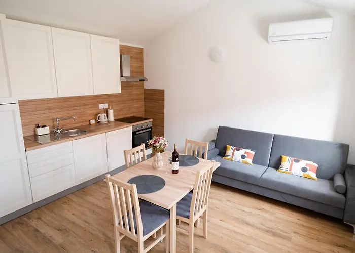 Didova Kuca, With Private Pool Near Rogoznica,sleeps 9 别墅 Podorljak