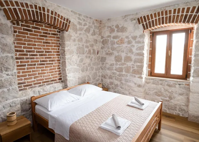 Didova Kuca, With Private Pool Near Rogoznica,sleeps 9 别墅 *