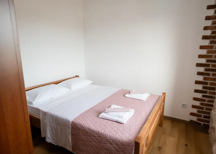 Didova Kuca, With Private Pool Near Rogoznica,sleeps 9 Podorljak