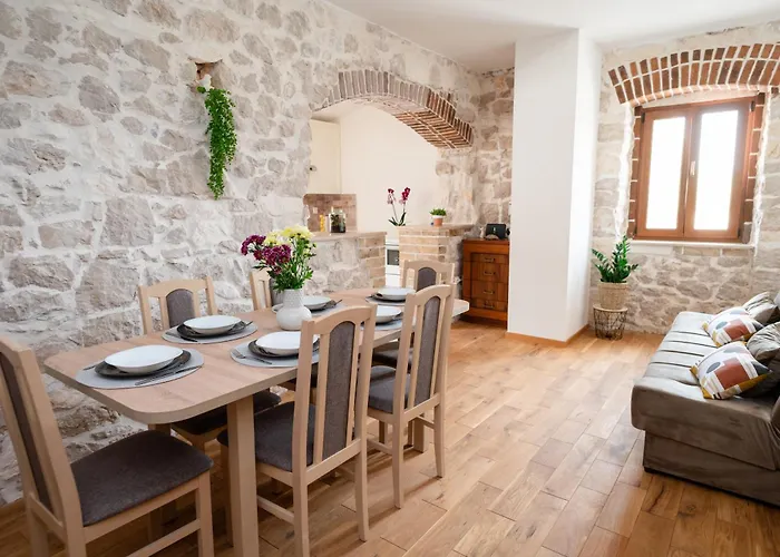 Didova Kuca, With Private Pool Near Rogoznica,sleeps 9 别墅 *