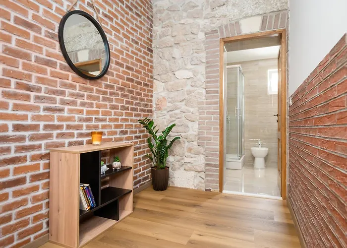 Didova Kuca, With Private Pool Near Rogoznica,sleeps 9 Podorljak