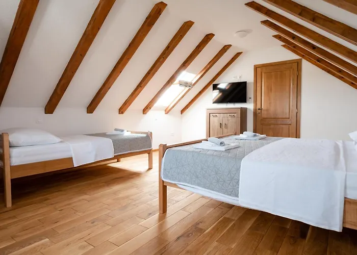 Didova Kuca, With Private Pool Near Rogoznica,sleeps 9 别墅