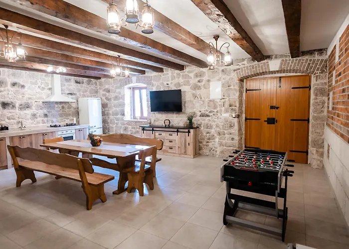 Didova Kuca, With Private Pool Near Rogoznica,sleeps 9
