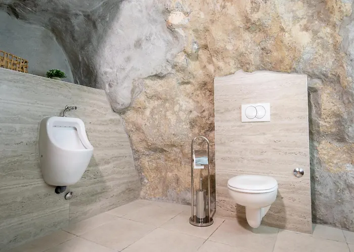 Didova Kuca, With Private Pool Near Rogoznica,sleeps 9 * Podorljak