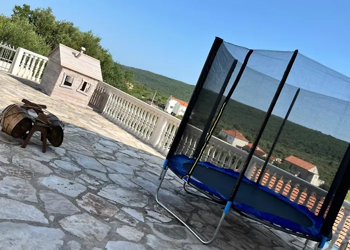 Didova Kuca, With Private Pool Near Rogoznica,sleeps 9 *