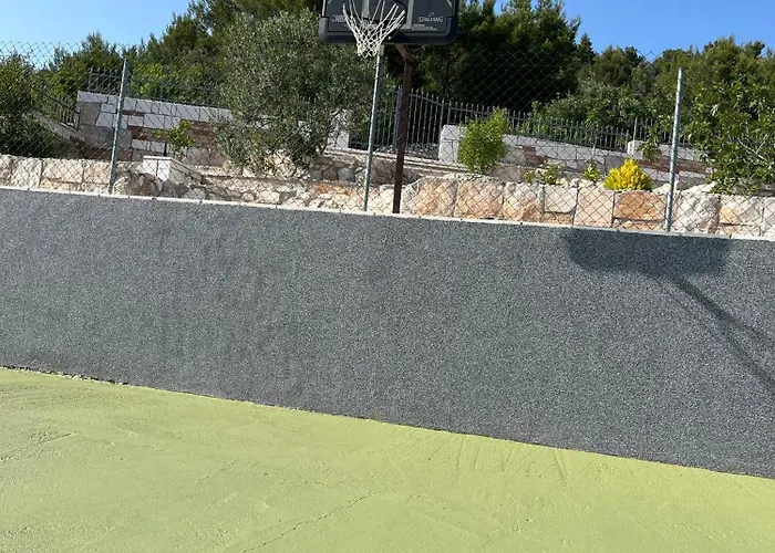 Didova Kuca, With Private Pool Near Rogoznica,sleeps 9 别墅